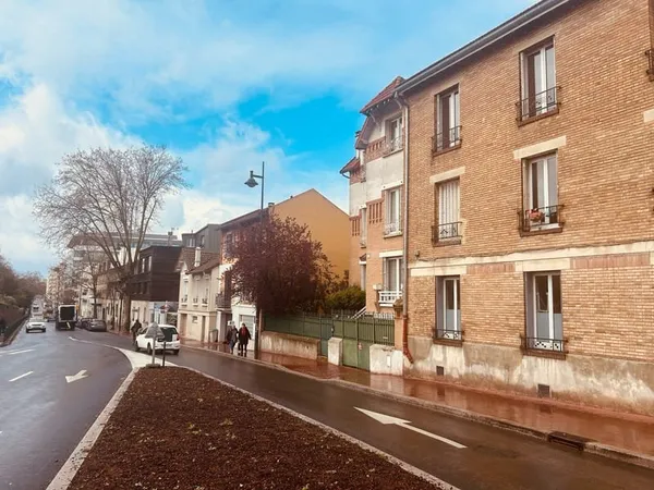 DERNIER ETAGE 2 pièces lumineux - 37 m2 - Métro Ligne 4