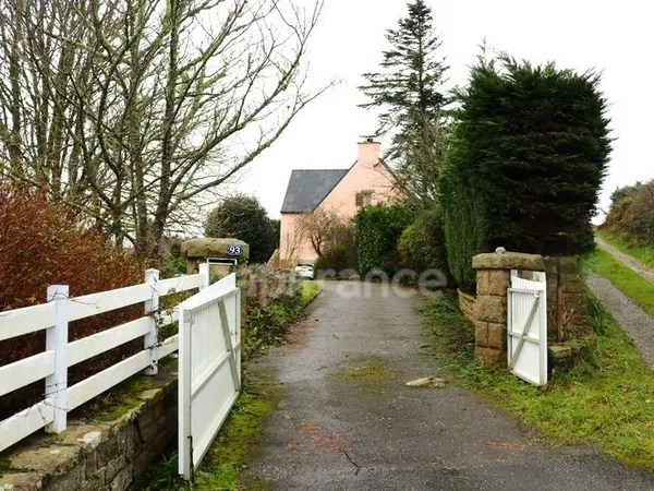 EXCLUSIVITE Propriete bord de mer, à vendre 10 pièces CAMARET SUR MER (29) Actuellement chambres d'h