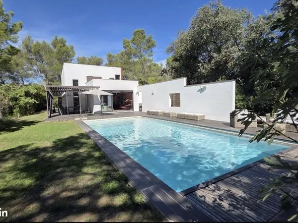 Villa 10 pièces 287 m²