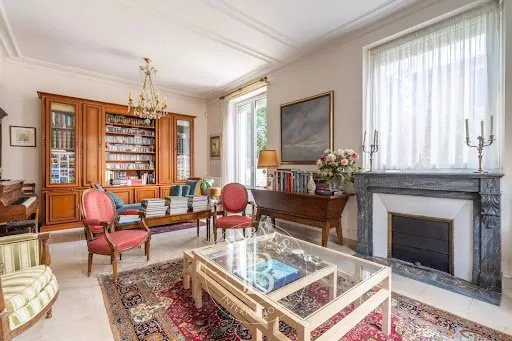 Maison 8 pièces 235 m²