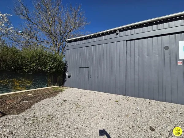 Immeuble industriel 290 m²