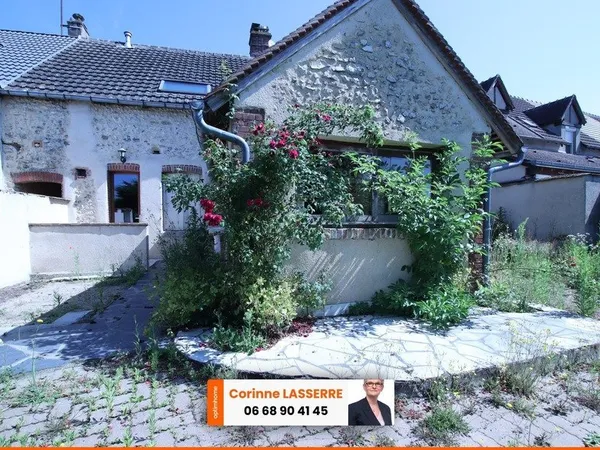 AUBIGNY SUR NERE, Maison de ville en bon état avec 5 chambres dont une en rez de chaussée