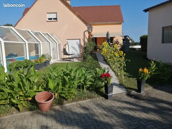 Grande maison - double garage - piscine - avec atelier/hangar sur 13 ares
