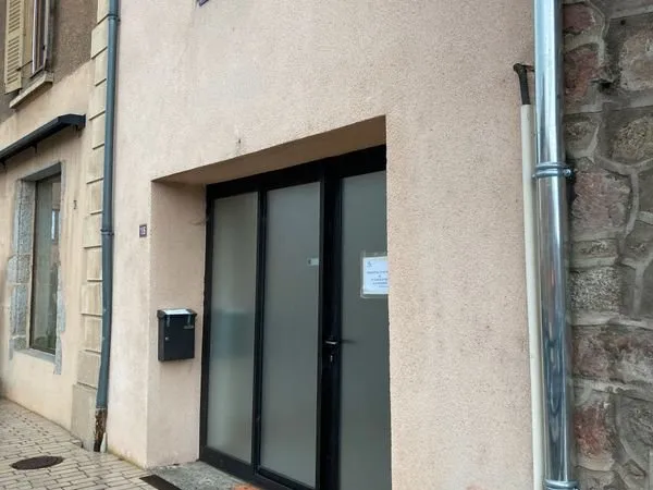 Local commercial rénové 131 m² - prêt à l'emploi à La Pacaudière