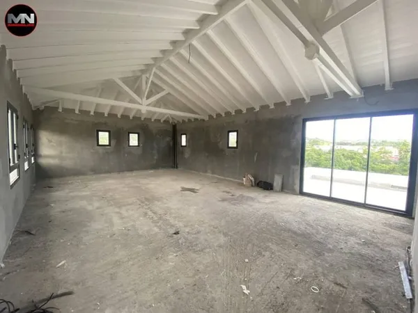 Local commercial 93 m²
