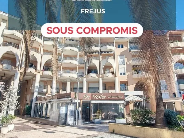 Port Frejus T4 traversant terrasse vue port et mer garage