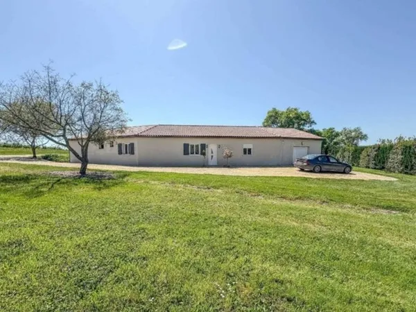 Maison contemporaine de 150m2, 4 chambres, terrain 1,3 hactares