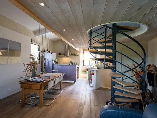 Maison de Village stylée, fort potentiel commercial, appartement loft, cave (à vin)