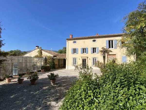 Propriété viticole BIO de 62 ha à 30 km d'Aix en Provence