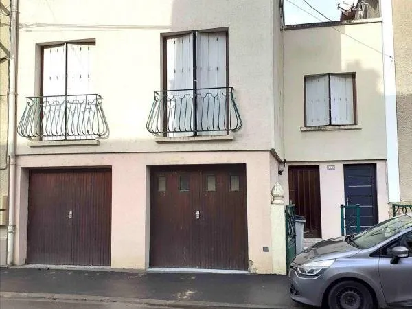 LONGUYON = MAISON AVEC JARDIN ET 2 GARAGES