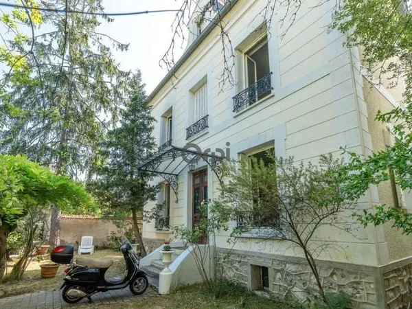 Maison 8 pièces 247 m²