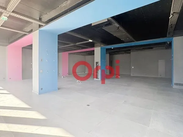 Local commercial 195 m²