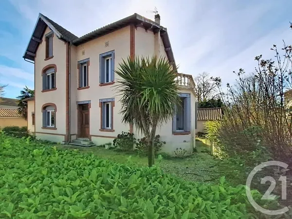 Maison 10 pièces 235 m²