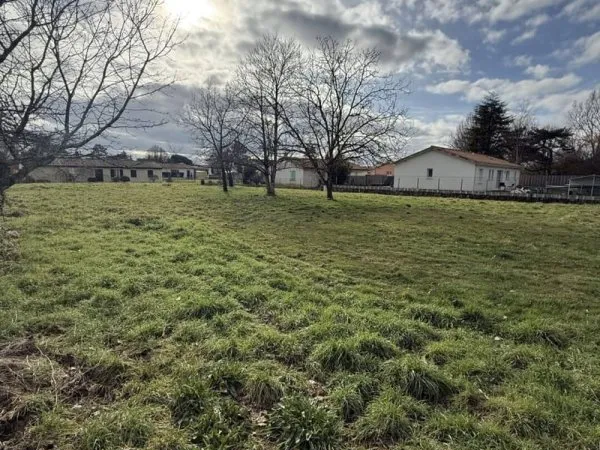 Terrain constructible 680 m²