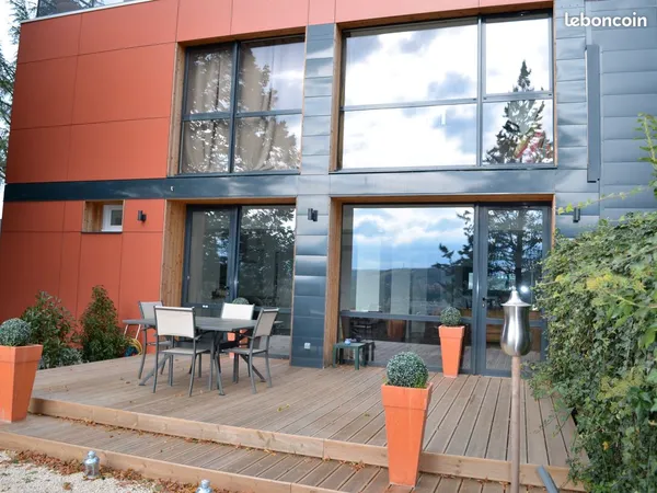 LOFT DE 200 m² A SAINT PRIEST EN JAREZ DANS PARC SECURISE