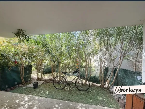 Studio lumineux avec grande terrasse