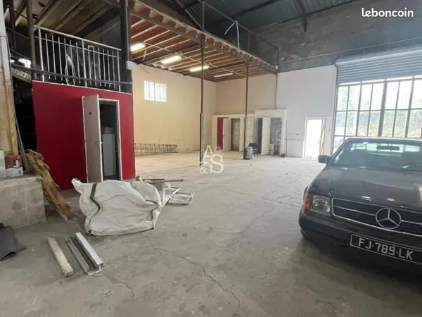 Bureau 140 m²