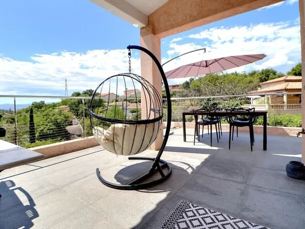 VENTE EN EXCLUSIVITE - SAINT-RAPHAËL - VALESCURE - VILLA 5 PIECES DE 121M2 AVEC PISCINE ET VUE DEGAG