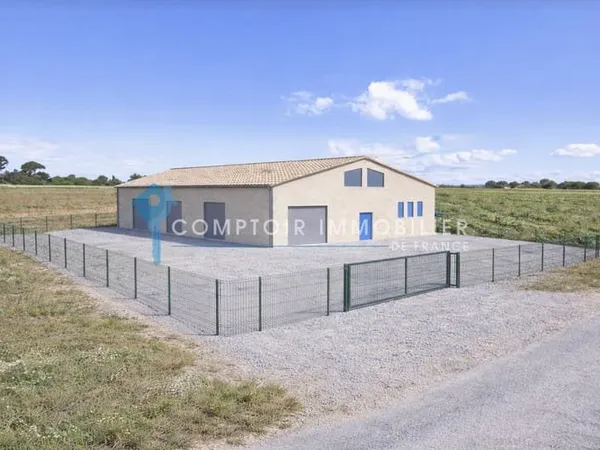 Hangar de 280 m2 sur 3000 m2 de terrain