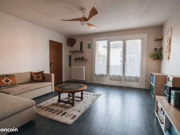 Rare à Annecy - T4 traversant 68m² - 3 chambres - 2 balcons - Vue montagnes