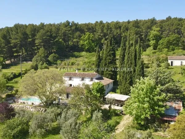 Charmante bastide, proche du village Flayosc.