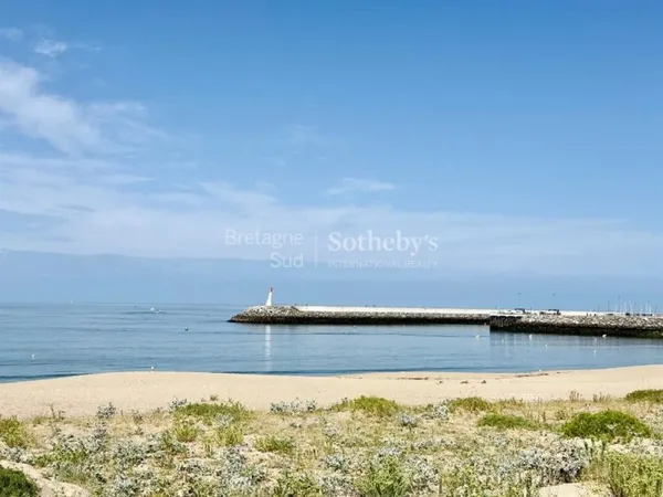 Maison face mer avec accès plage.