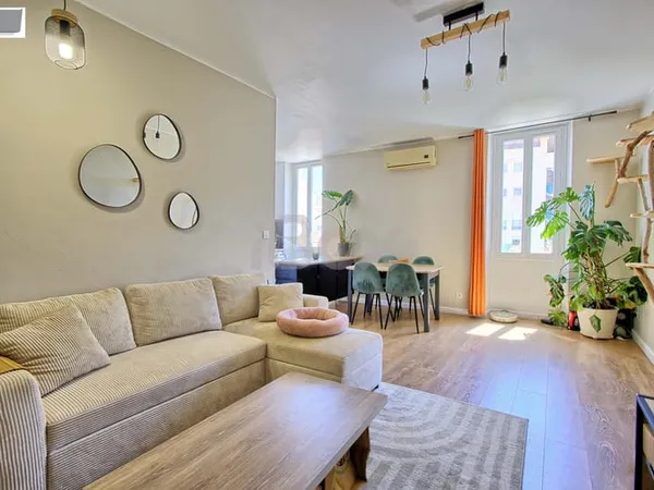 TOULON PROCHE CENTRE VILLE BEL APPARTEMENT 2 PIECES RENOVE