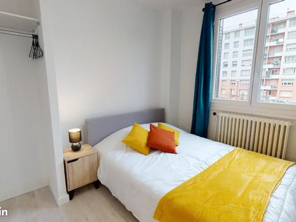 Chambre 6 pièces 70 m²
