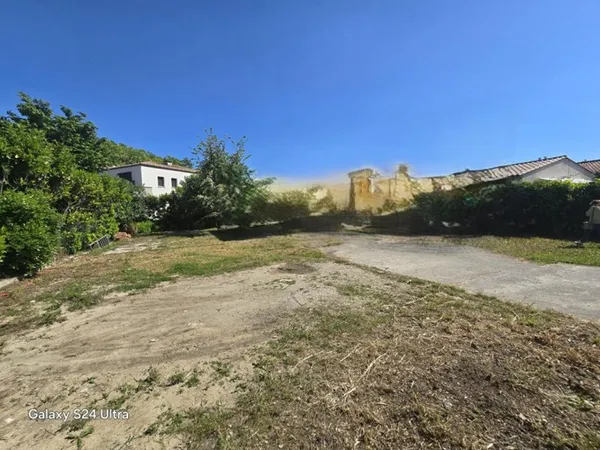 Terrain constructible 280 m² libre de construction et de constructeur avec emprise au sol de 40%