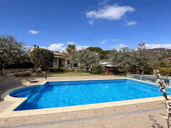 5 MIN DE NYONS - MAGNIFIQUE VILLA AVEC JARDIN ET PISCINE