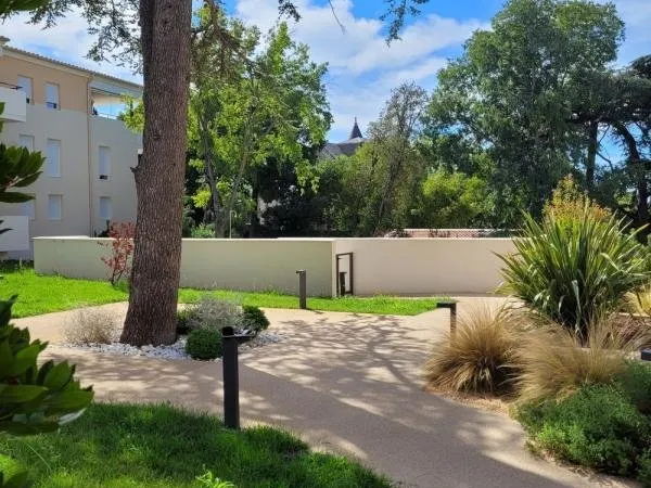 T3 domaine privé avec piscine