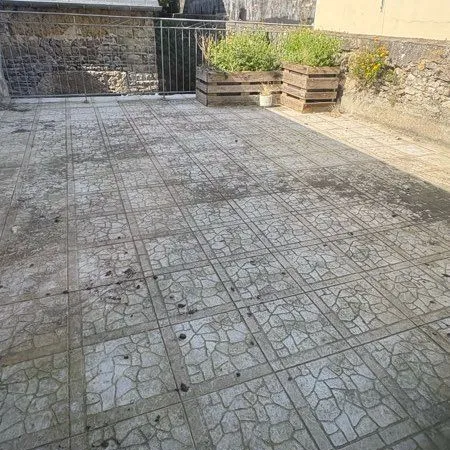 Appartement3/4 pieces en duplex terrasse plein bourg portbail libre en juin