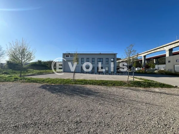 Local commercial 801 m²