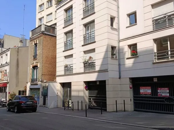 d'une place de parking a Paris 75020.