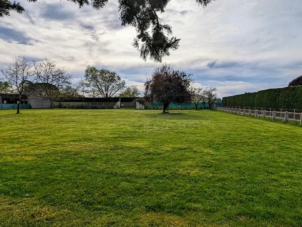 Cazères 31220 - Terrain à bâtir de 2498 m2
