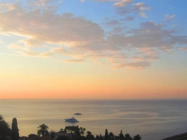 VUE , PLAGES GOLF BLEU ET MONACO A PIEDS,