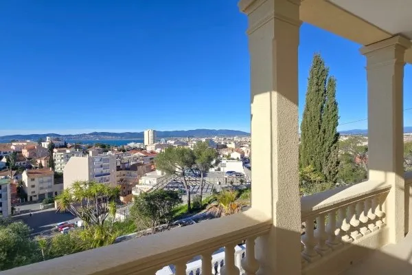 A VENDRE : VILLA BELLE EPOQUE VUE MER A pieds du centre de Saint Raphaël