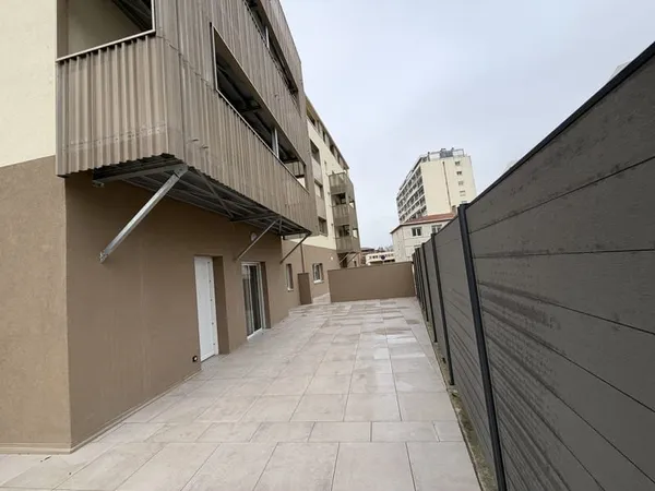 AGEN CENTRE - APPARTEMENT T4 AVEC TERRASSE ET GARAGE