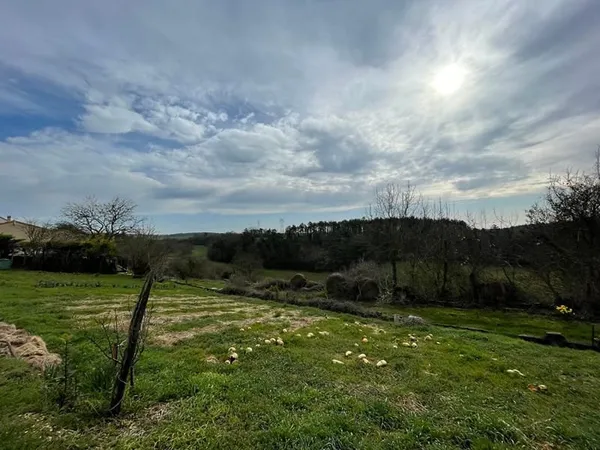 Terrain de loisirs 5,16 hectares - Vallée préservée à Montamisé (proche Poitiers)