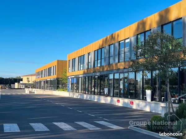 Boutique 74 m² L ISLE SUR LA SORGUE