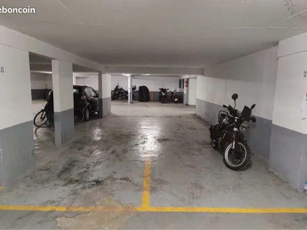 Parking MOTO Paris 20e proche Pelleport - Hopital Tenon - Gambetta