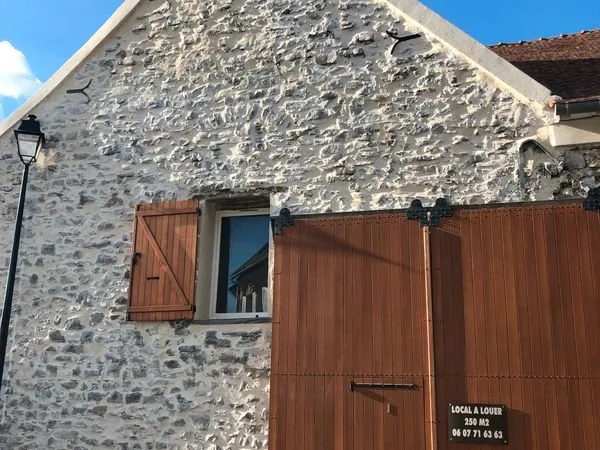 BOX de stockage 450 M2 proche de CDG ,Paris ,Senlis et Chantilly