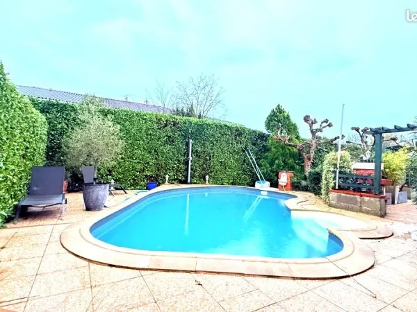 Maison T4 avec piscine, DPE B, panneaux solaires — Frouzins — 380 000