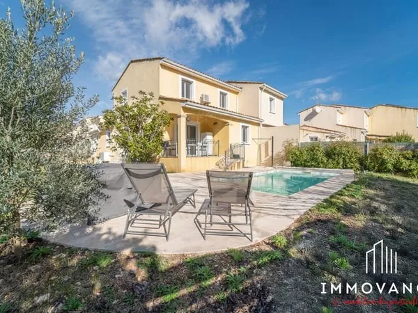 Maison 5 pièces avec piscine et garage
