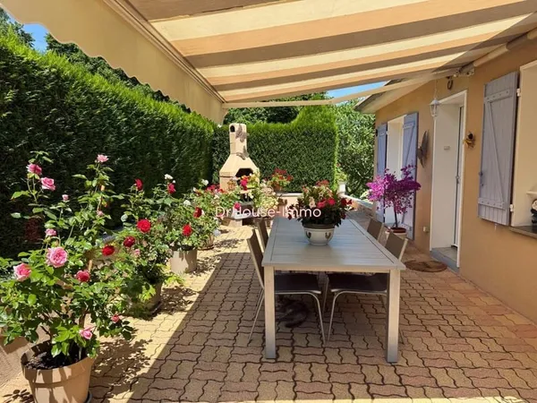 Jolie maison dans son écrin de verdure