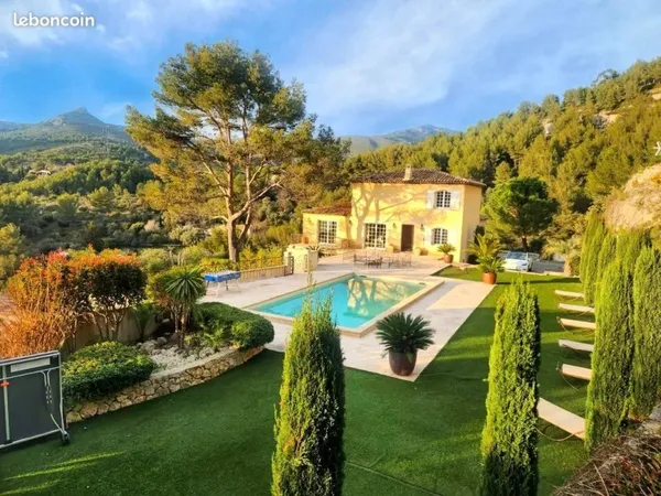 Maison 8 pièces 350 m²