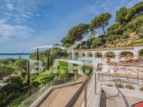 Villa 8 pièces 300 m²