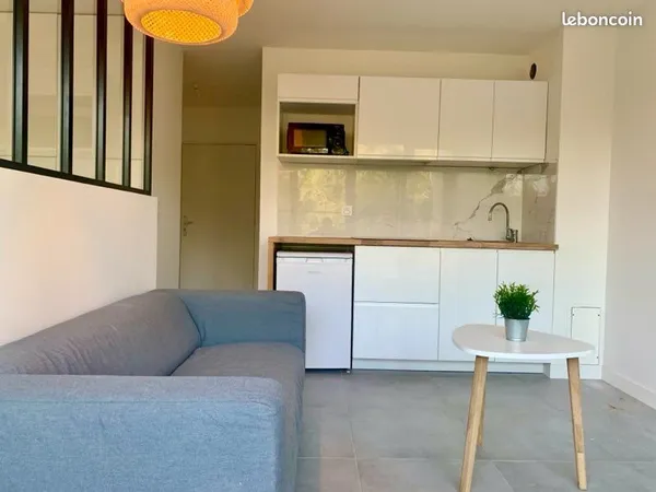 Studio meublé en face parc rivière