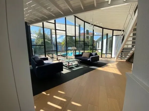 Maison 8 pièces 300 m²