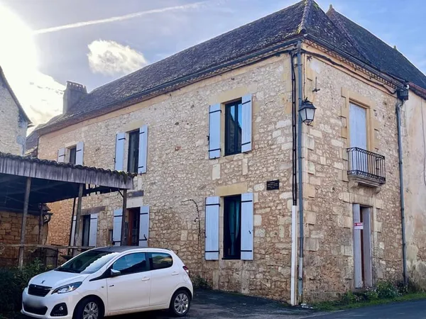 Grande maison de village en pierre